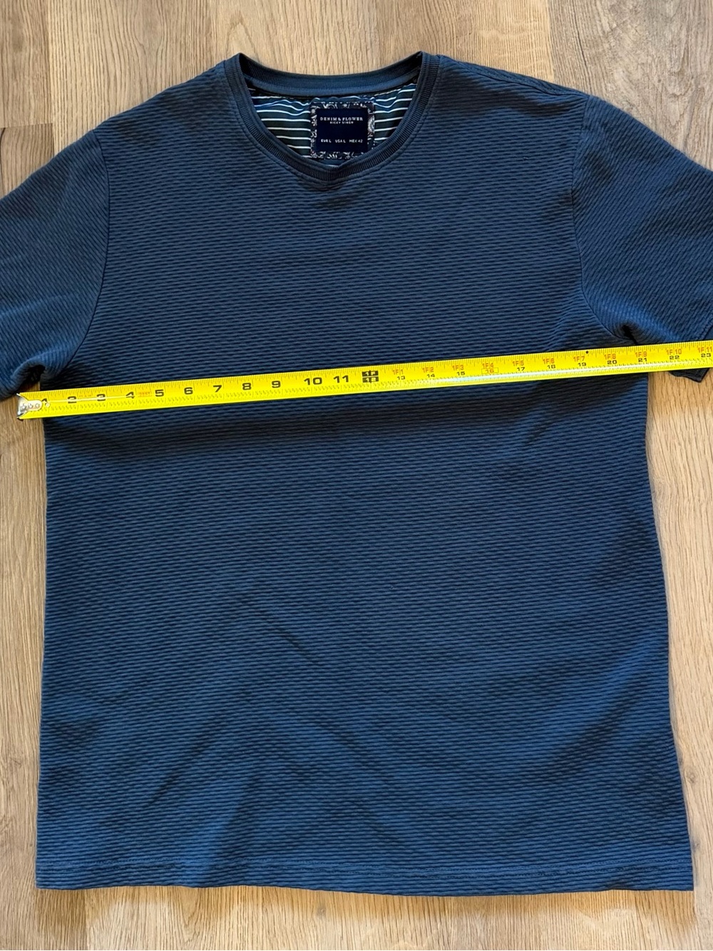 Denim & Flower Ricky Singh Textured Navy V-Neck T-Shirt Men’s Large - Picture 10 of 14